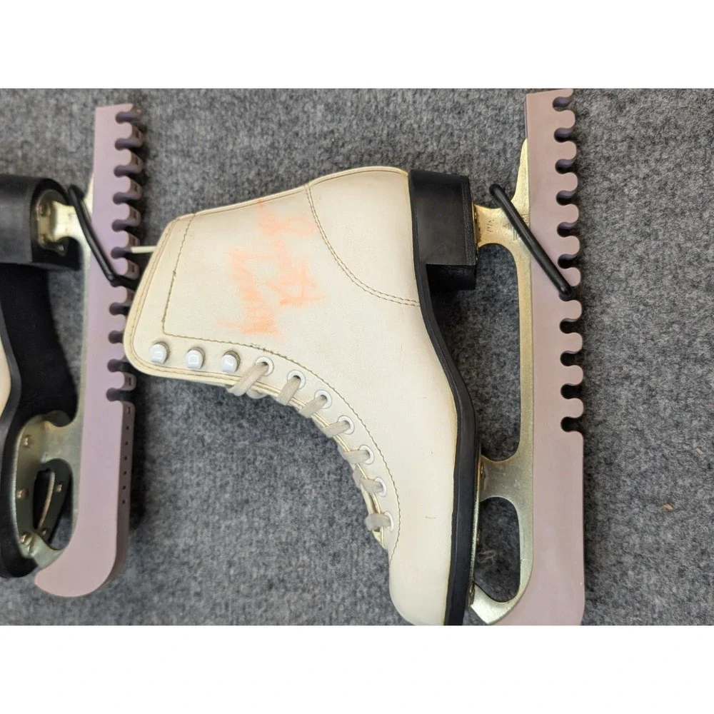CCM Jamie Sale & David Pelletier Pirouette‎ Girls Youth Size 1 White Ice Skates